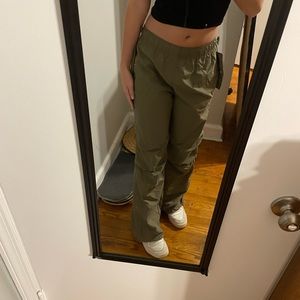 Cargo parachute pants green BNWT